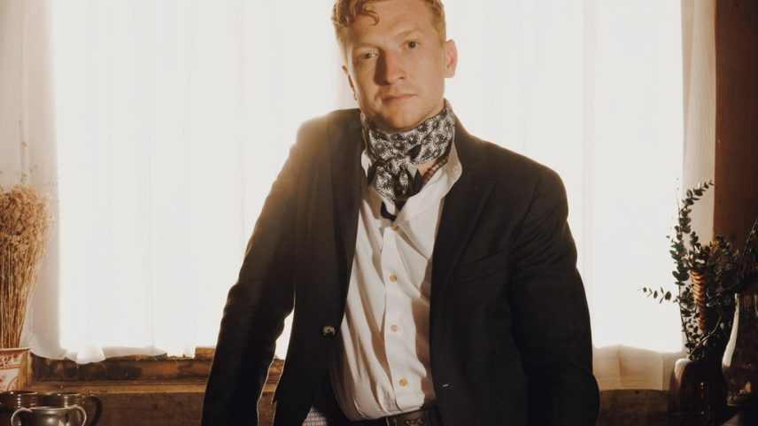As faixas do novo álbum de Tyler Childers, 'Snipe Hunter', são classificadas pela Billboard. (Foto: Reprodução)