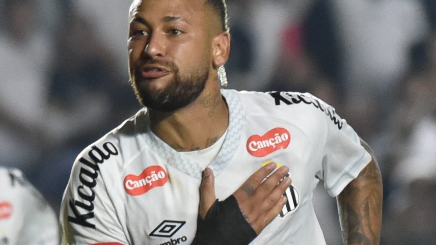 Neymar comemora gol em Santos x Flamengo, jogo do Brasileirão (Foto: Jota Erre/AGIF)