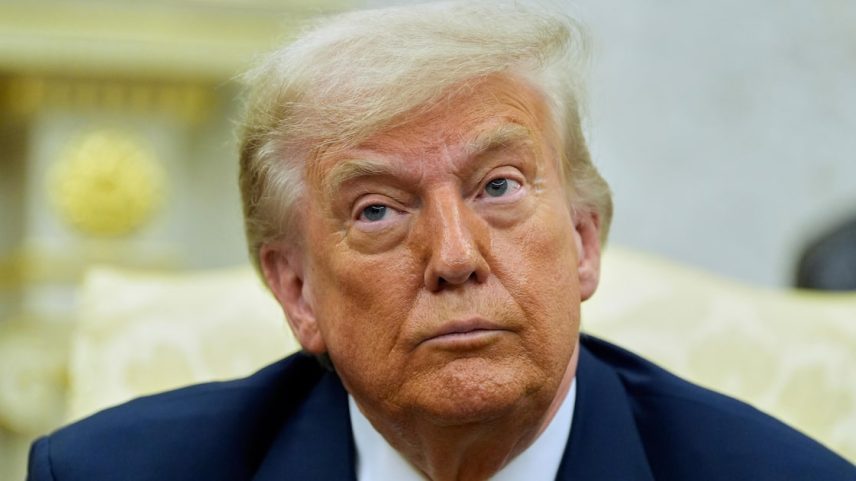 O presidente dos EUA, Donald Trump, tentou acuar o STF, mas acabou prejudicando Bolsonaro (Foto: Alex Brandon/AP)