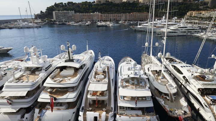 Superyachts no Porto Hércules, Mônaco. (Foto: John Lamb | The Image Bank | Getty Images)