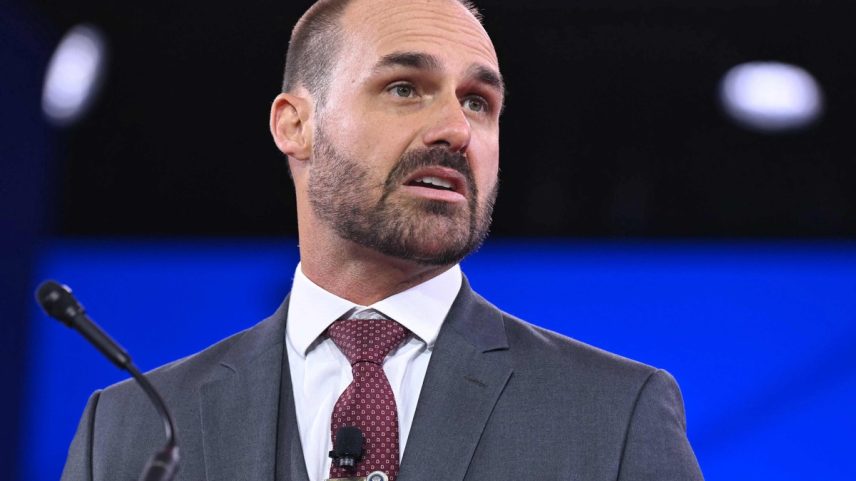 Eduardo Bolsonaro (PL-SP) discursa durante a Conferência da Ação Política Conservadora (CPAC, na sigla em inglês) em Maryland, nos EUA, em fevereiro de 2025 (Foto: Saul Loeb/AFP)