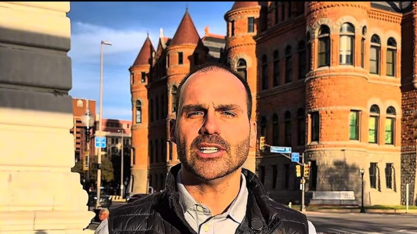 Eduardo Bolsonaro anuncia que pedirá licença do cargo de deputado e ficará nos Estados Unidos (Foto: Reprodução/Youtube)
