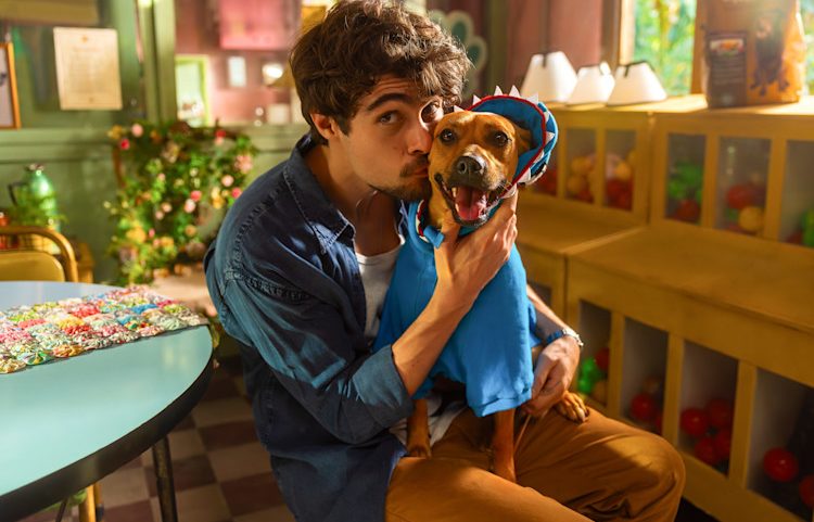 Rafa Vitti e caramelo (Foto: Netflix/Divulgação)