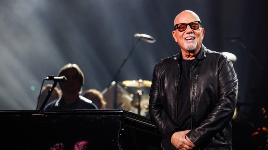 A partir de sexta-feira, 18 de julho, 'Billy Joel: And So It Goes', uma minissérie em duas partes, estreia: Veja como encontrar, assistir e transmitir online. (Foto: Reprodução)