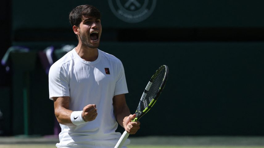 Carlos Alcaraz nas semifinais de Wimbledon em 2025 (Foto: REUTERS/Toby Melville)