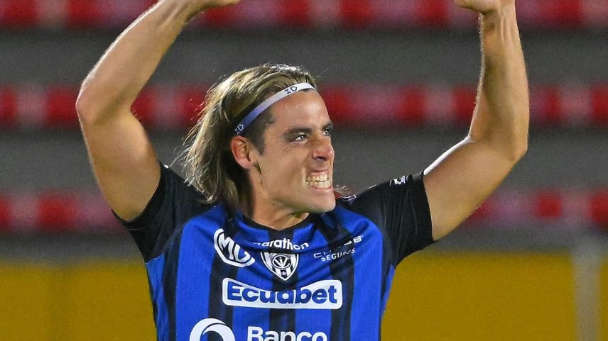Spinelli marcou um dos quatro gols da vitória acachapante dos equatorianos por 4 a 0 (Foto: Rodrigo BUENDIA / AFP)