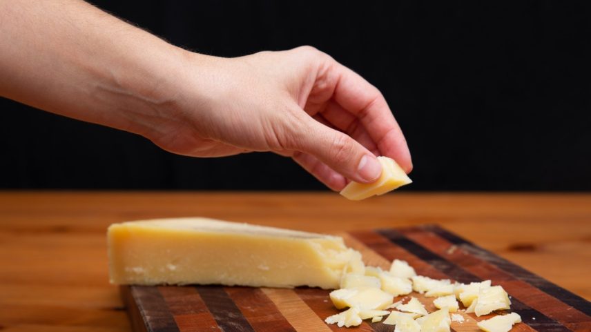 Queijo e outros laticínios em excesso causam efeito negativo (Foto: Freepik)