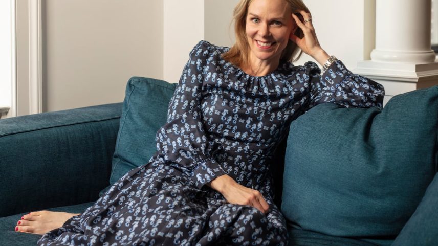 Anu Bradford em sua casa de Nova York no dia 18 de junho. (Foto: Pascal Perich)