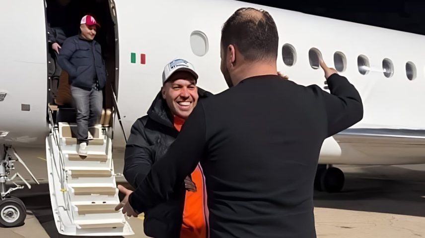 O general libio Osama Almasri, a sua chegada a Trípoli no dia 21 de janeiro, em um avião do Estado italiano. (Foto: Reprodução)