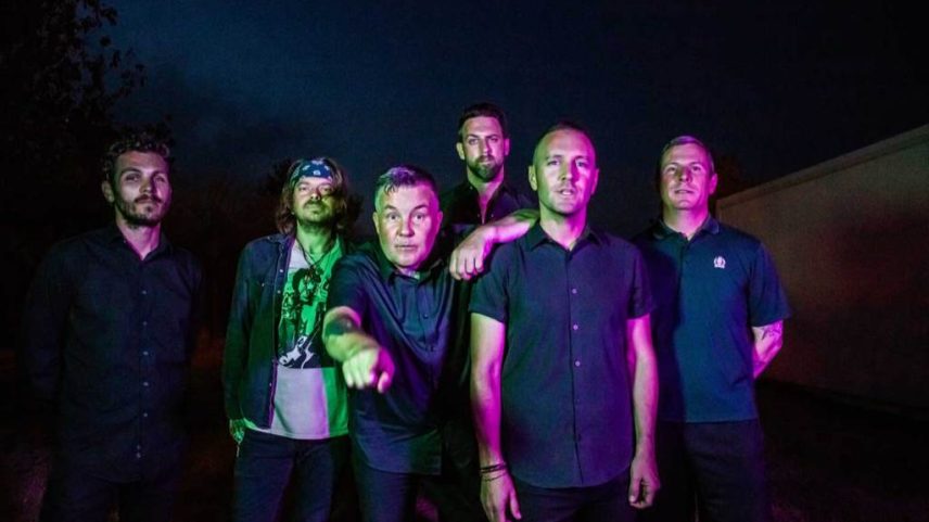 Ken Casey, vocalista do Dropkick Murphys, fala sobre o novo álbum da banda 'For the People', o segundo mandato presidencial de Donald Trump, música de protesto e mais. (Foto: Reprodução)