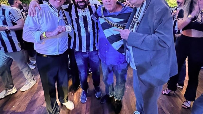 John Textor foi apoiado por João Paulo Magalhães (ao lado do americano) e outros cartolas do clube social do Botafogo em imbróglio com investidores da Eagle Football Holding (Foto: Reprodução)