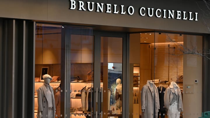 Uma visão geral externa da loja da marca de moda de luxo Brunello Cucinelli na Sloane Street, Knightsbridge, em 17 de fevereiro de 2025, em Londres, Reino Unido. (Foto: John Keeble | Getty Images News | Getty Images)