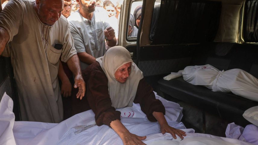 Uma mulher palestina lamenta a morte de um parente em Gaza (Foto: Bashar Taleb/AFP)