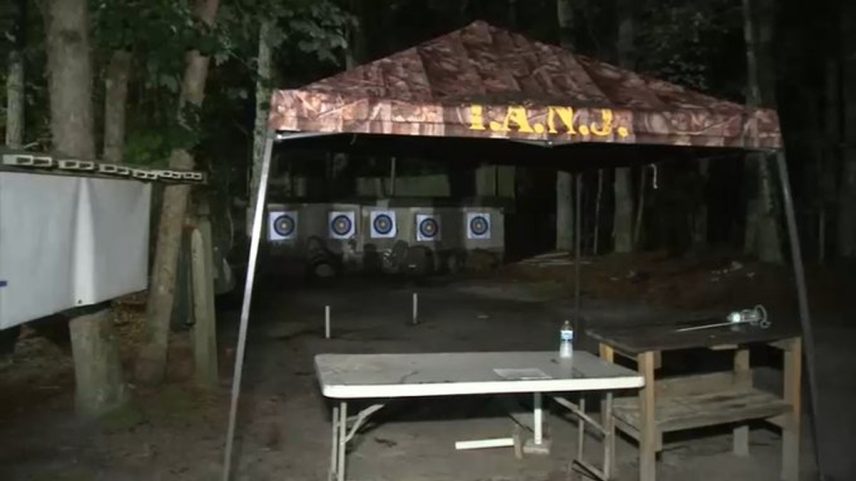 Uma pessoa morreu e pelo menos 14 ficaram feridas após um raio atingir o campo de tiro com arco ao ar livre nos EUA (Foto: Reprodução/X).