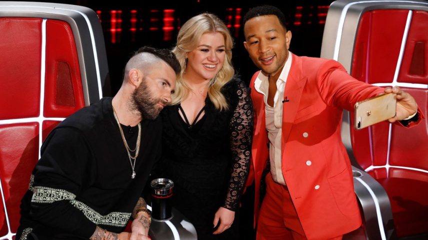 O painel de coaching de 'The Voice' trará de volta Kelly Clarkson, Adam Levine e John Legend, que retornam como parte de uma grande reformulação do programa. (Foto: Reprodução)