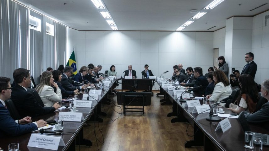 O vice-presidente e ministro da Indústria Geraldo Alckmin conduziu rodada de reunião com empresários sobre tarifas de Trump (Foto: Brenno Carvalho/Agência O Globo)