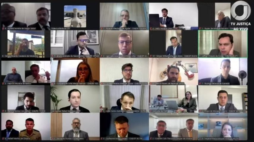 Militar apareceu fardado em audiência do processo da tentativa de golpe no STF (Foto: Reprodução)