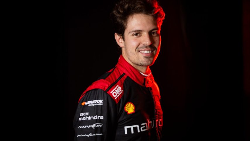 Delipe Drugovich com o macacão da Mahindra: estreia na categoria de monopostos elétricos (Foto: Formula E/Mahindra/Divulgação)