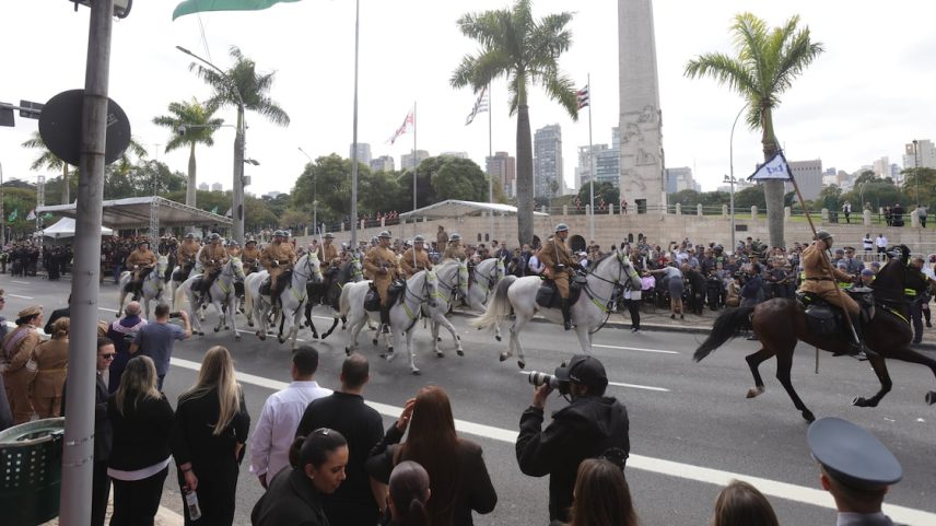 Tradicional desfile cívico-militar no Obelisco do Ibirapuera, na zona sul, em homenagem aos 93 anos do Dia da Revolução Constitucionalista de 1932, aconteceu manhã desta quarta-feira. (Foto: Tiago Queiroz/Estadao)
