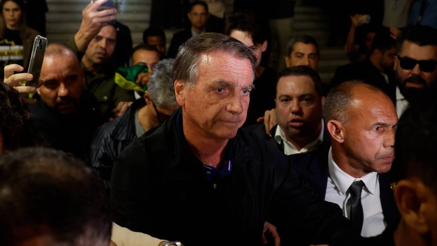 O ex-presidente Jair Bolsonaro ao deixar a Câmara dos Deputados na segunda-feira (21) (Foto: Pedro Ladeira/Folhapress)