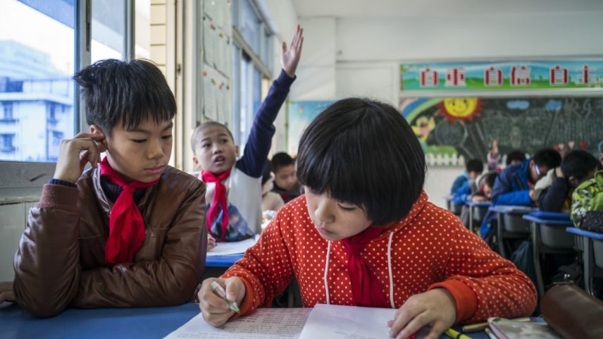 Estudantes de escola primária na China (Foto: Lam Yik Fei/The New York Times)