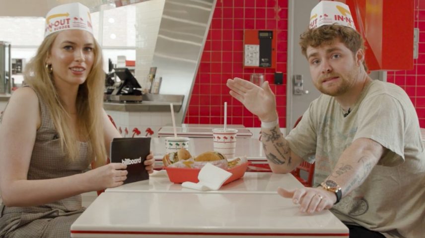 Alex Warren diz que escreveu uma música de colaboração para cantar com Billie Eilish, mas ele tem certeza de que 'ela nunca fará isso.' (Foto: Reprodução)