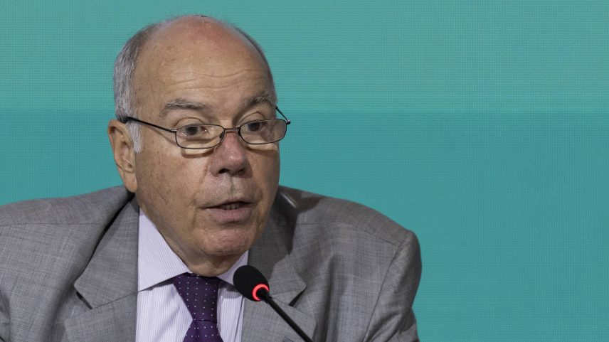 Ministro Mauro Vieira após reunião com chanceleres e representantes de países membros do Brics, no palácio do Itamaraty, no centro do Rio de Janeiro (Foto: Eduardo Anizelli/Folhapress)