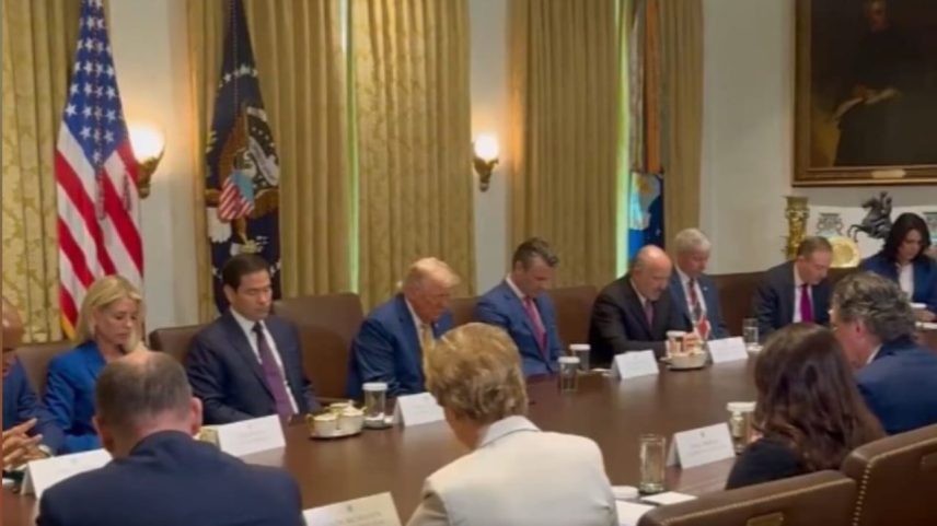 O presidente americano e sua equipe intercederam pela situação no Texas. (Foto: Reprodução/X/Karoline Leavitt)