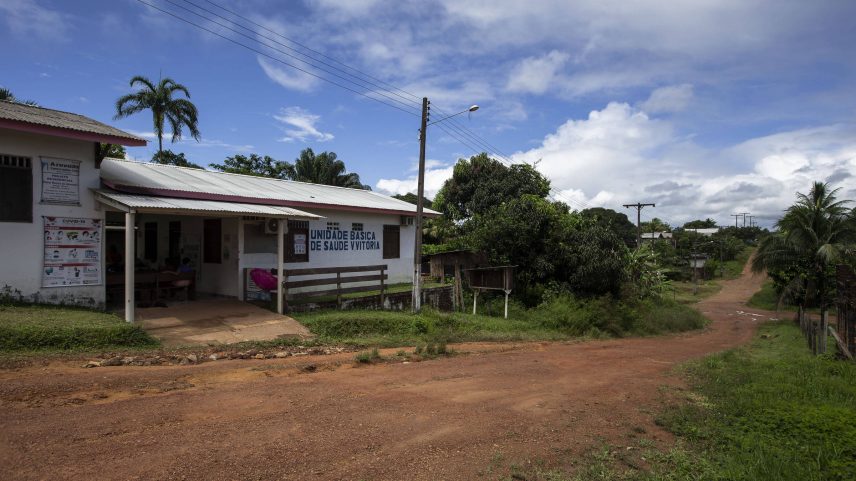 Unidade Básica de Saúde no Oiapoque (AP); estudo propõe que fundir municípios com menos de 119 mil habitantes elevaria arrecadação fiscal (Foto: Adriano Vizoni/Folhapress)