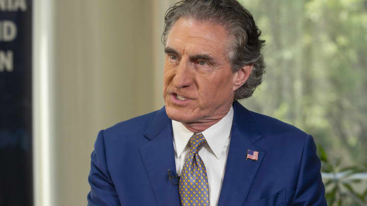 Doug Burgum, Secretário do Interior dos EUA, fala durante a Cúpula de Energia e Inovação da Pensilvânia 2025 na Universidade Carnegie Mellon em Pittsburgh no dia 15 de julho de 2025 (Foto: David A. Grogan | CNBC)