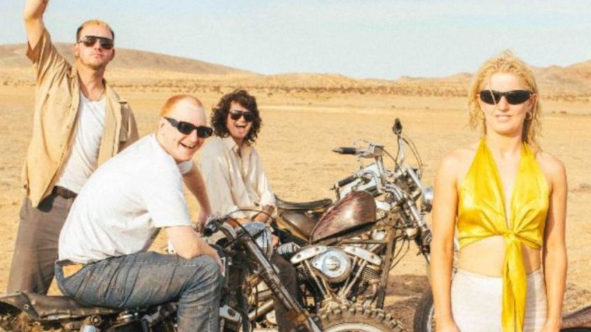 Amyl & The Sniffers emitiram uma declaração de solidariedade com os colegas de palco do Glastonbury 2025, Bob Vylan e Kneecap. (Foto: Reprodução)
