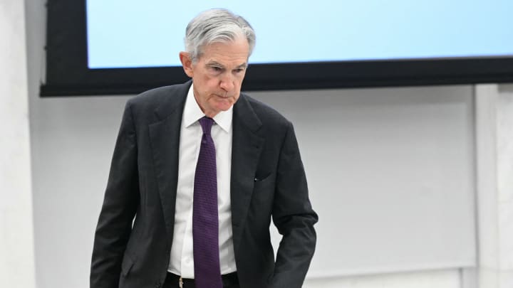 O presidente do Federal Reserve, Jerome Powell, chega antes da conferência "Revisão Integrada da Estrutura de Capital para Grandes Bancos" do Conselho de Governadores do Federal Reserve no Edifício William McChesney Martin Jr. em Washington, DC, em 22 de julho de 2025. (Foto: Mandel Ngan | Afp | Getty Images)