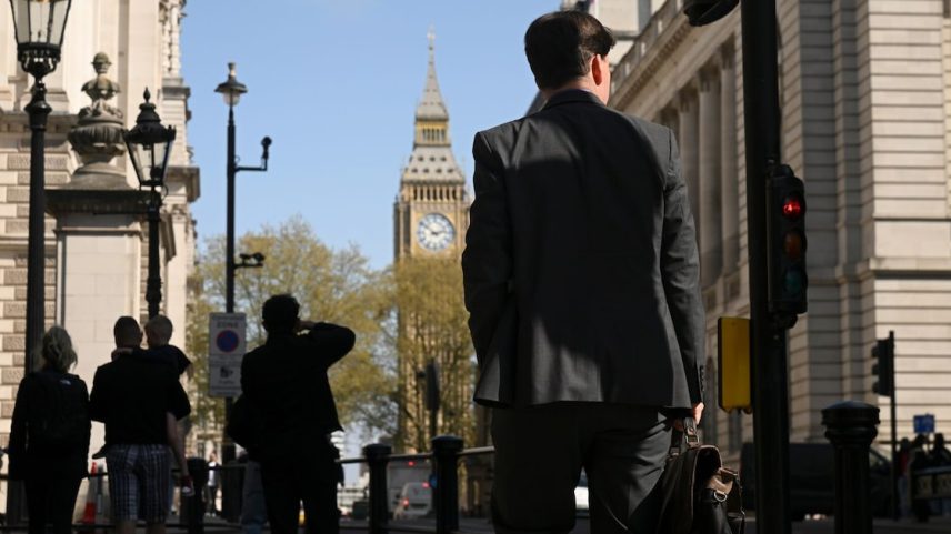 Starmer tem sido pressionado por legisladores de seu próprio partido a considerar um imposto sobre fortunas para sustentar as frágeis finanças públicas do Reino Unido (Foto: Jaimi Joy/Bloomberg)