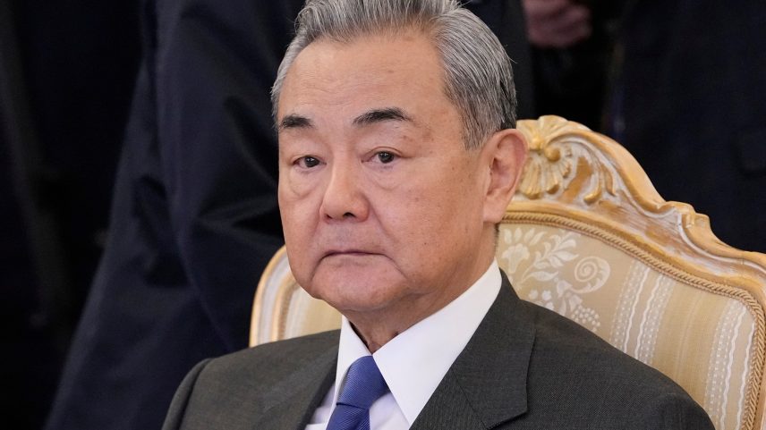Ministro das Relações Exteriores da China, Wang Yi, em Moscou (Foto: Pavel Bednyakov/Pool via REUTERS)
