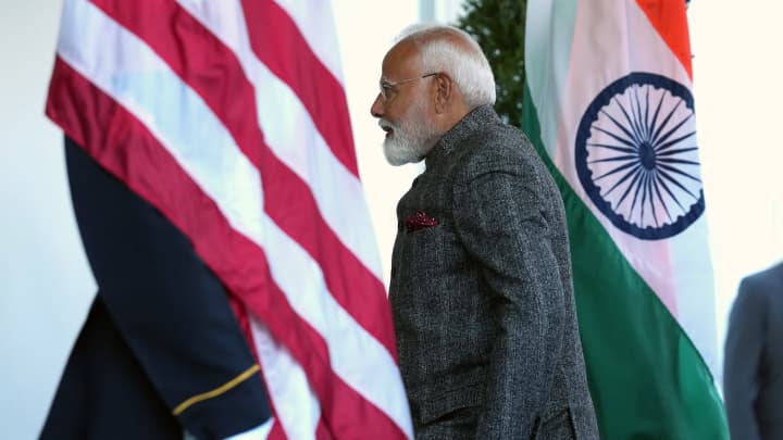 O primeiro-ministro indiano Narendra Modi chega à Casa Branca para se encontrar com o presidente dos EUA, Donald Trump, em 13 de fevereiro de 2025, em Washington, DC. (Foto: Andrew Harnik | Getty Images News | Getty Images)
