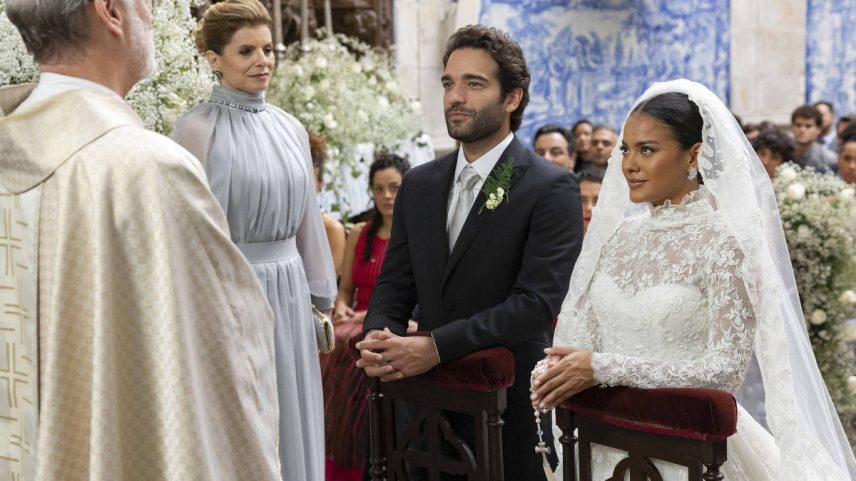 Casamento de Maria de Fátima (Bella Campos) com Afonso (Humberto Carrão) anima fãs da novela (Foto: Manoella Mello/Globo)