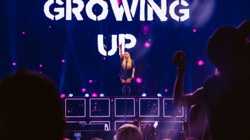 O pop-punk está em alta. Avril Lavigne e Simple Plan se uniram para celebrar uma de suas influências, blink-182, no Festival d'été de Québec. (Foto: Reprodução)