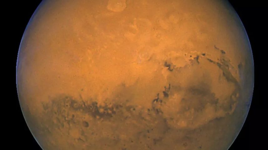 Foto de arquivo tirada em 27 de agosto de 2003 pelo Telescópio Espacial Hubble da NASA mostra Marte fotografado minutos após a maior aproximação do planeta à Terra em quase 60.000 anos (Foto: AFP)