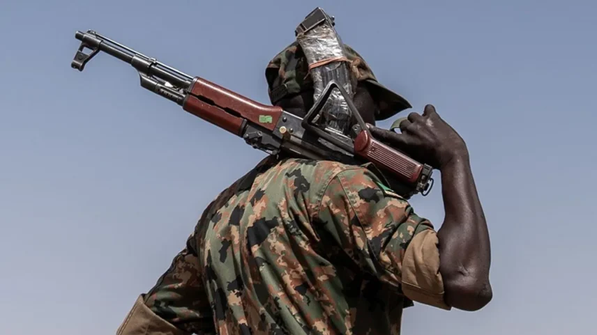 Muito da capital, Cartum - agora nas mãos do exército - está em ruínas após meses de combates. (Foto: Avaaz via Getty Images)