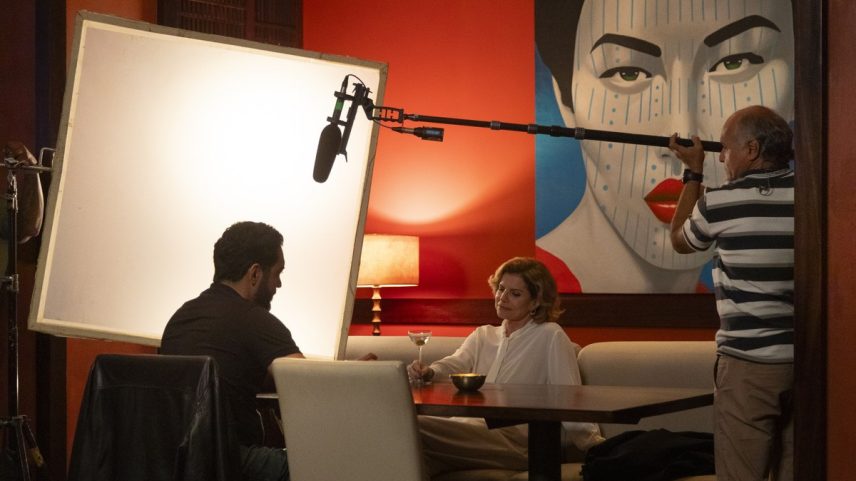Débora Bloch como Odete Roitman e Thomás Aquino como Mário Sérgio em gravação de 'Vale tudo' (Foto: Leo Martins / Agência O Globo)