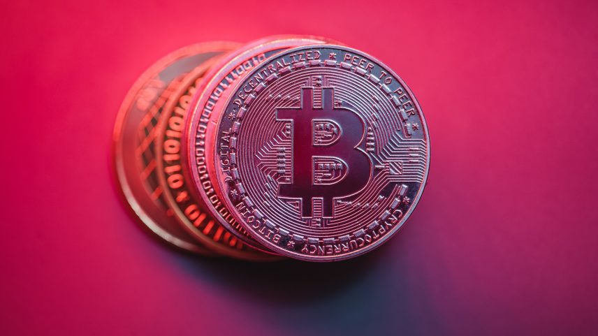 FMI rejeita pedido de subsídio do Paquistão para mineração de bitcoin (Foto: Reprodução)