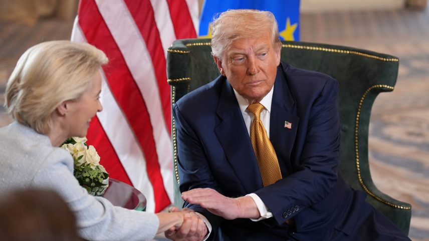 O presidente dos Estados Unidos, Donald Trump, e a presidenta da Comissão Europeia, Ursula von der Leyen, este domingo no campo de golfe de Trump em Turnberry, Escócia. (Foto: Andrew Harnik/Getty Images)