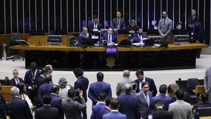 Plenário da Câmara durante sessão que votou licenciamento ambiental (Foto: Kayo Magalhães - 16.jul.2025/Câmara dos Deputados)
