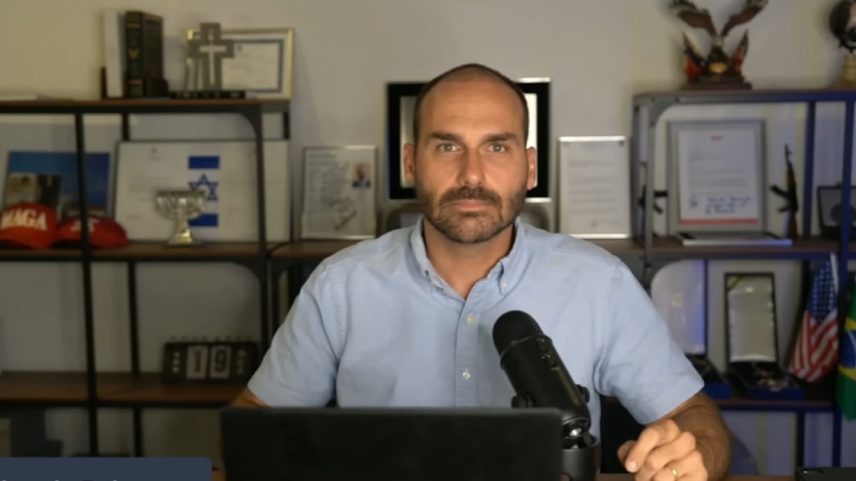 A cassação de mandato de Eduardo Bolsonaro é o mínimo para um personagem que tomado pela vaidade, não mede mais as consequências de seus atos (Foto: @EDUARDO BOLSONARO via YouTube)