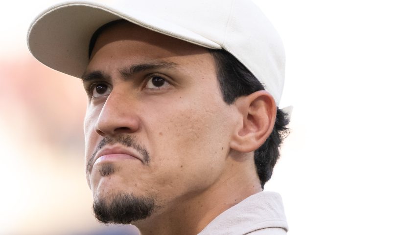 Pedro, atacante do Flamengo, antes de jogo contra o São Paulo (Foto: Jorge Rodrigues/AGIF)