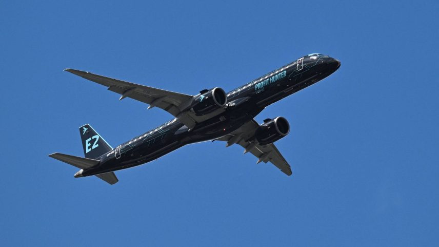 SAS anuncia compra de até 55 aviões E195-E2, da Embraer (Foto: Justin Tallis - 22.jul.2024/AFP)