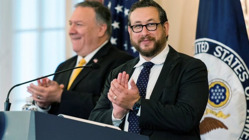 Joseph Edlow durante uma cerimônia de naturalização no Departamento de Estado em Washington, em outubro de 2020. (Foto: POOL/Reuters)