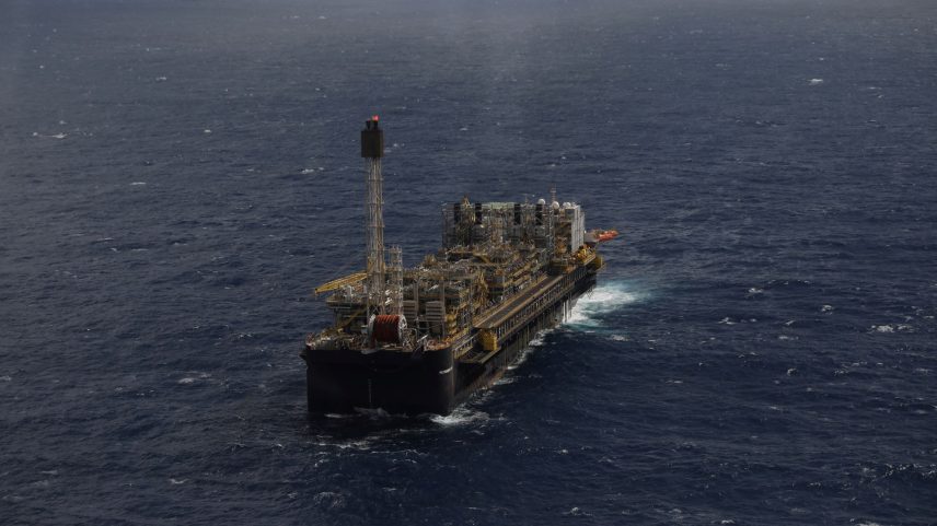 Plataforma da Petrobras (Foto: Pilar Olivares/Reuters)