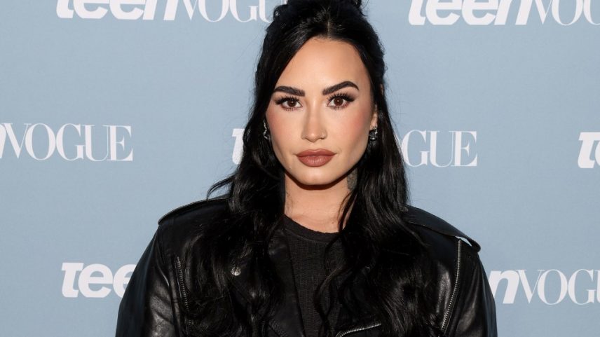 Demi Lovato revisitou a loja de frozen yogurt The Bigg Chill quatro anos após gerar controvérsia com seus comentários sobre as exibições de calorias. (Foto: Reprodução)
