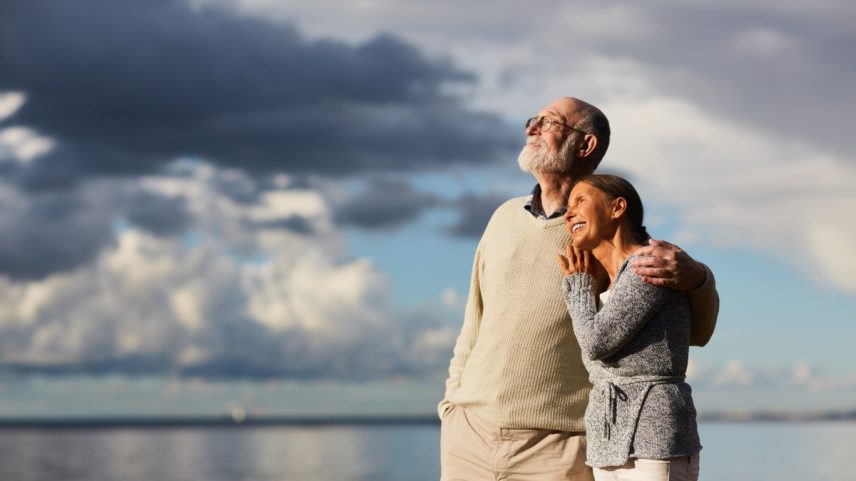 Pessoas com maior bem-estar apresentam melhor desempenho em testes de memória à medida que envelhecem. (Foto: Freepik)